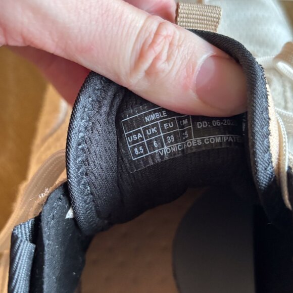 Vionic Nimble Size 8.5 Cream Tennis Shoes - Picture 8 of 8